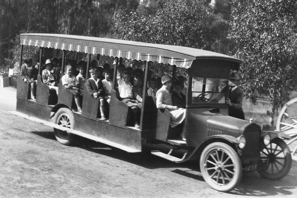 Ford Model-T bus on Zoo grounds