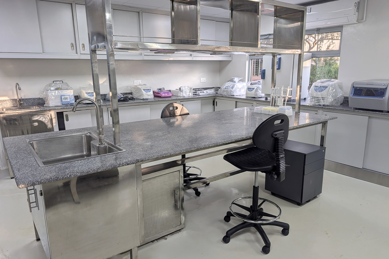 Lab equipment in the LiNK