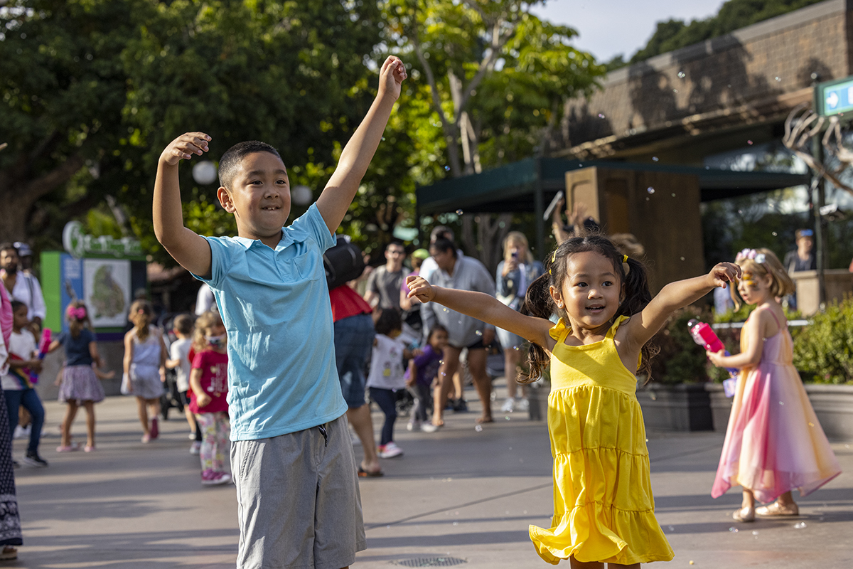 2 children dancing at the Zoo's Front Street 